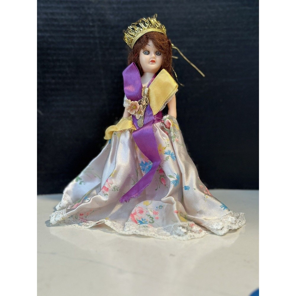 Miss England Doll Vintage ARCO Gas Station Dolls of the World Collectibles